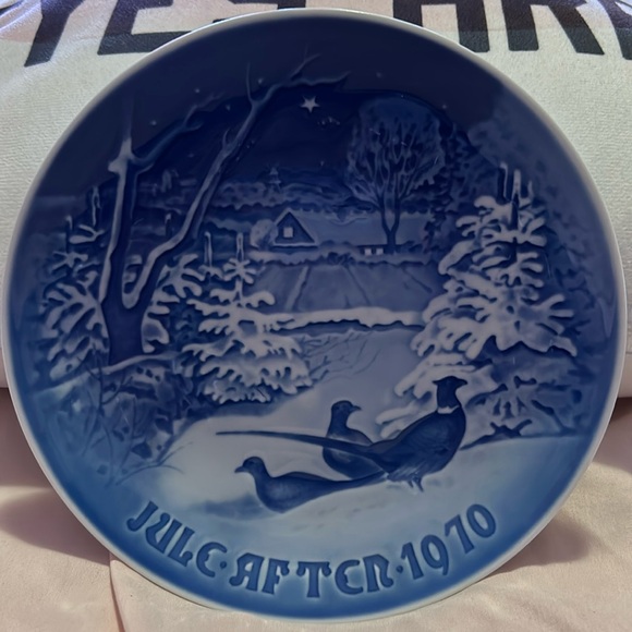 1970 Pheasants in the Snow Christmas Plate - Picture 1 of 4